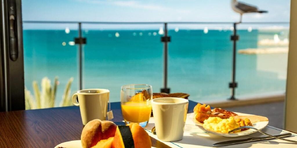 Breakfast with view of the Mediterranean sea and a seagull
