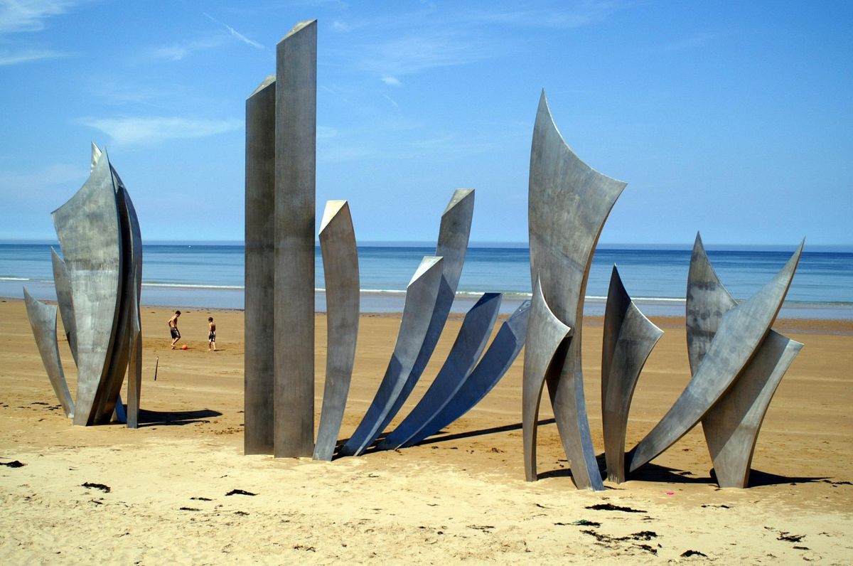 Les Braves Statue Omaha Beach WW2