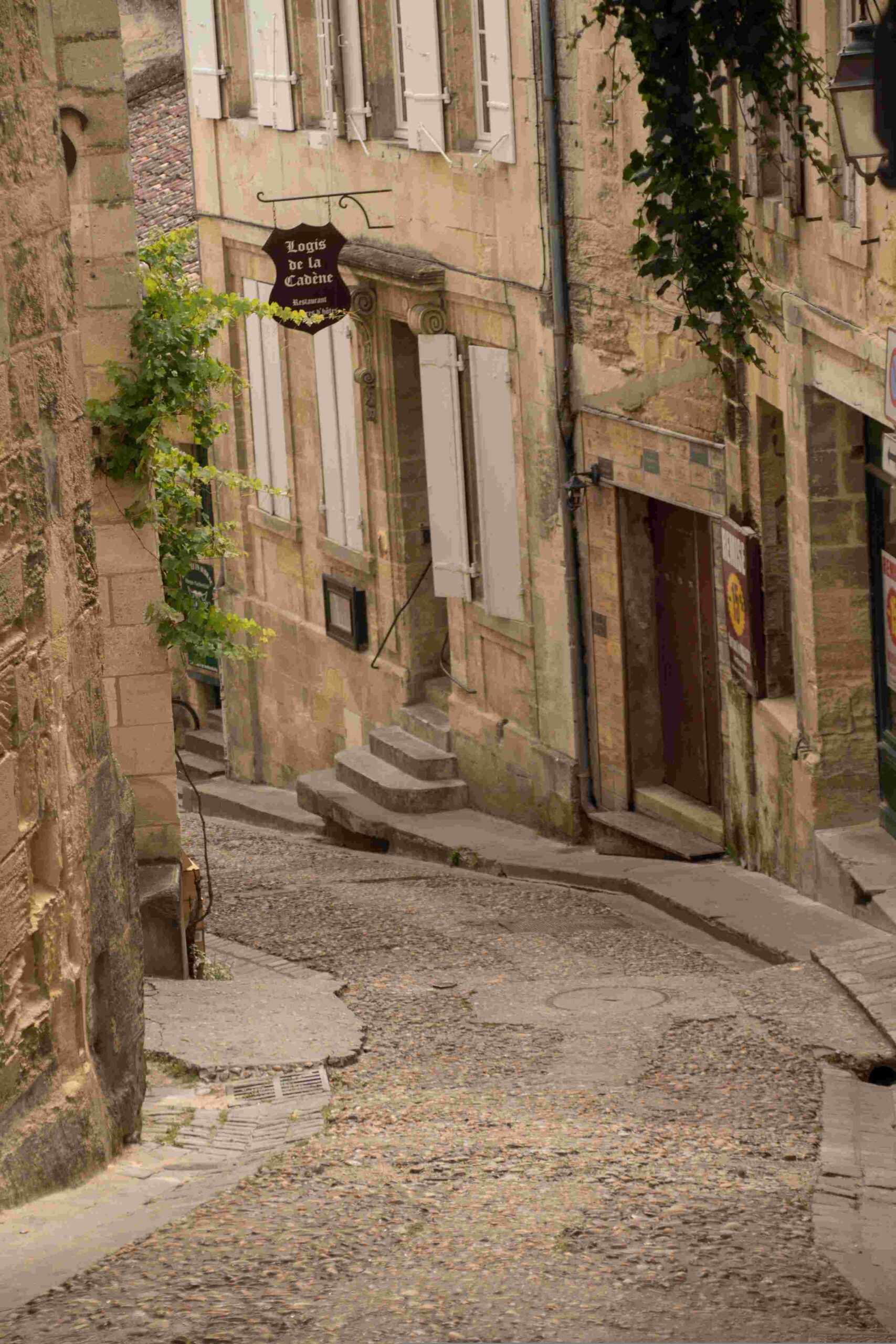 Steep cobbled Tertre de la Cadene lane in medieval Saint-Émilion